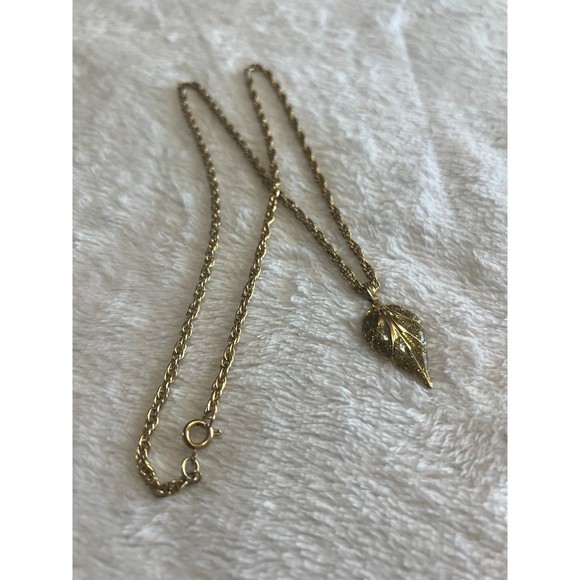 Vintage leaf with silver sparkles Necklace - Picture 4 of 4